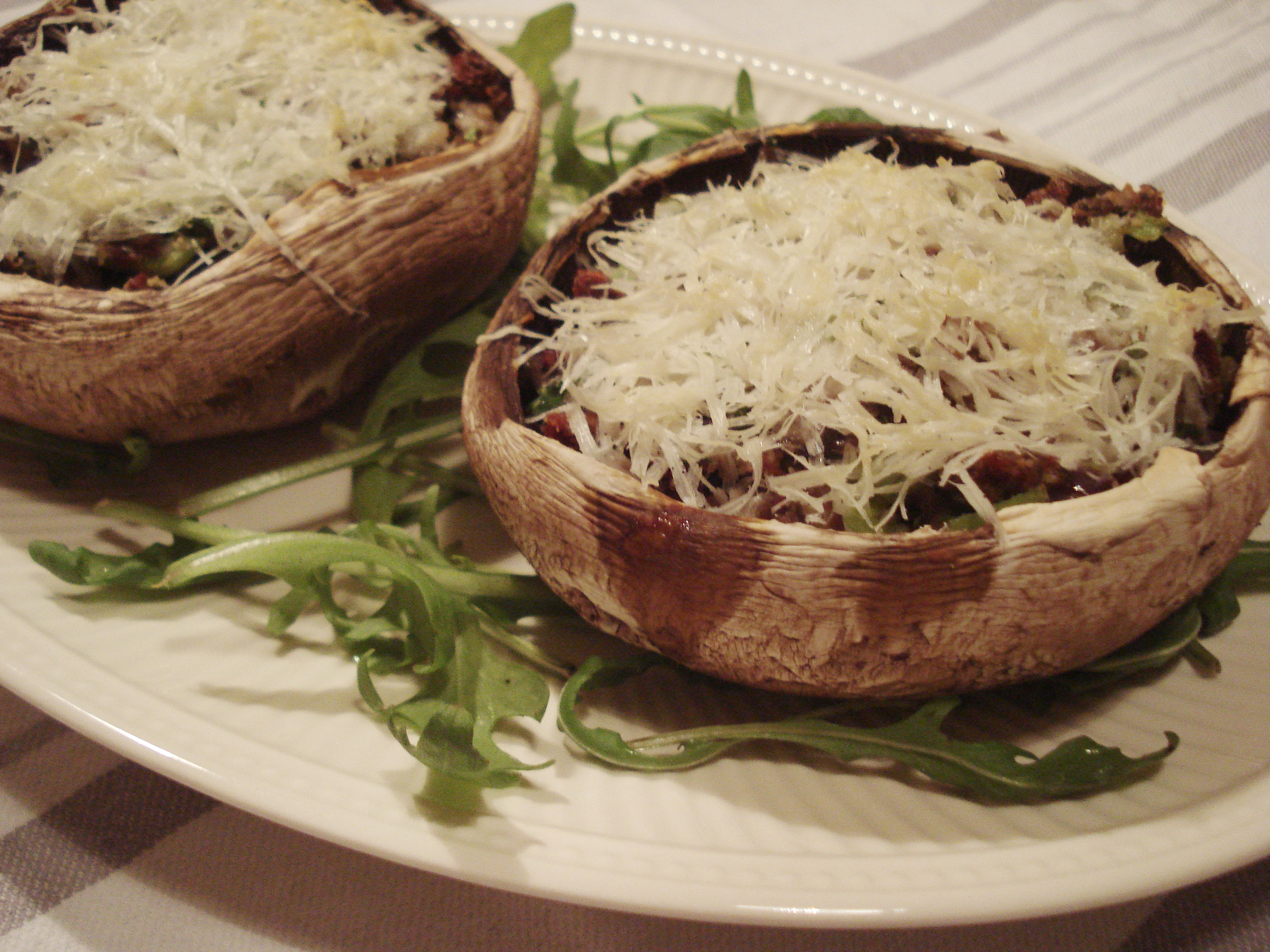 Gevulde portobello met zongedroogde tomaatjes