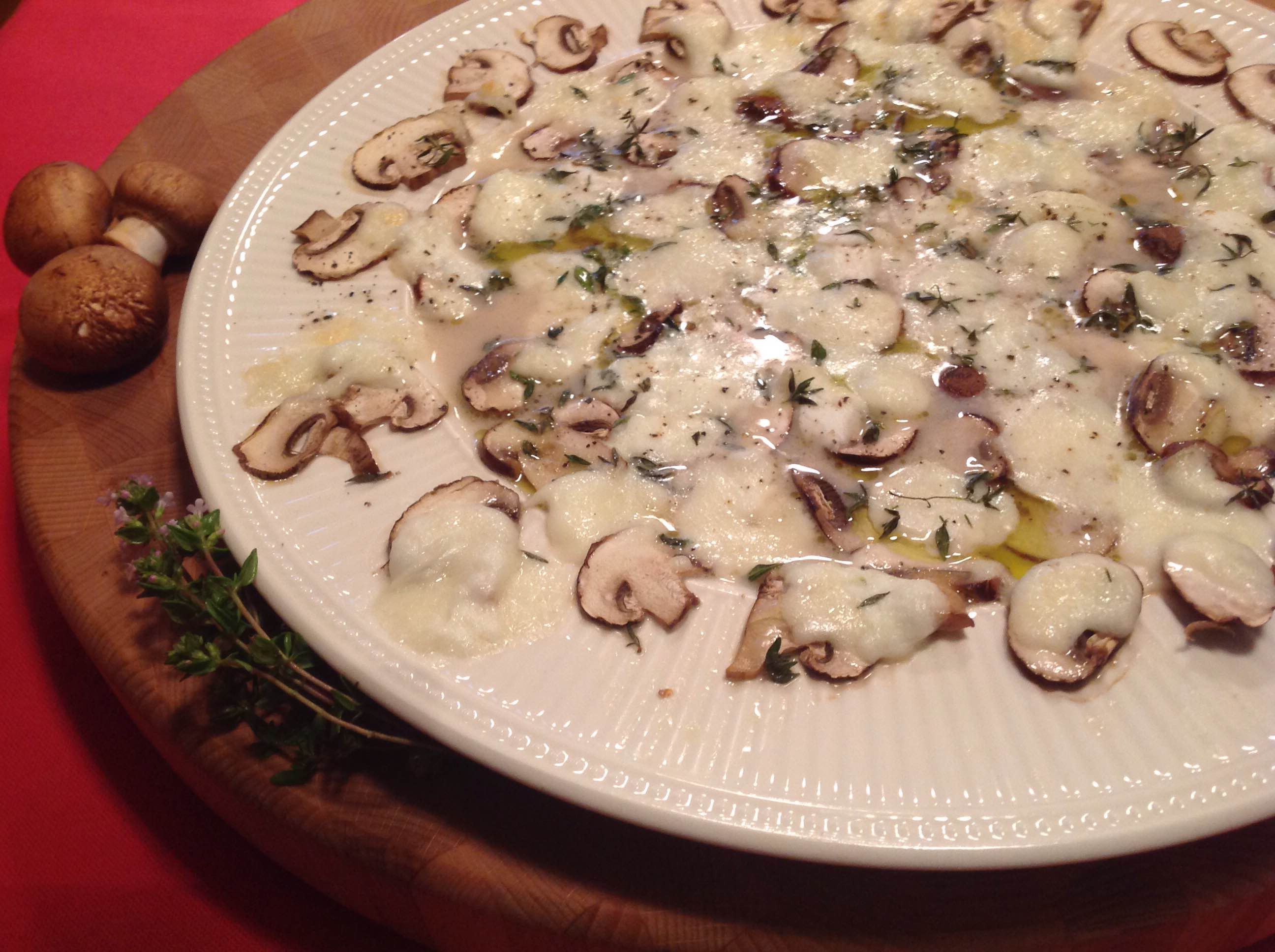 Champignons met gesmolten mozzarella en tijm - vandaagwatanders.nl