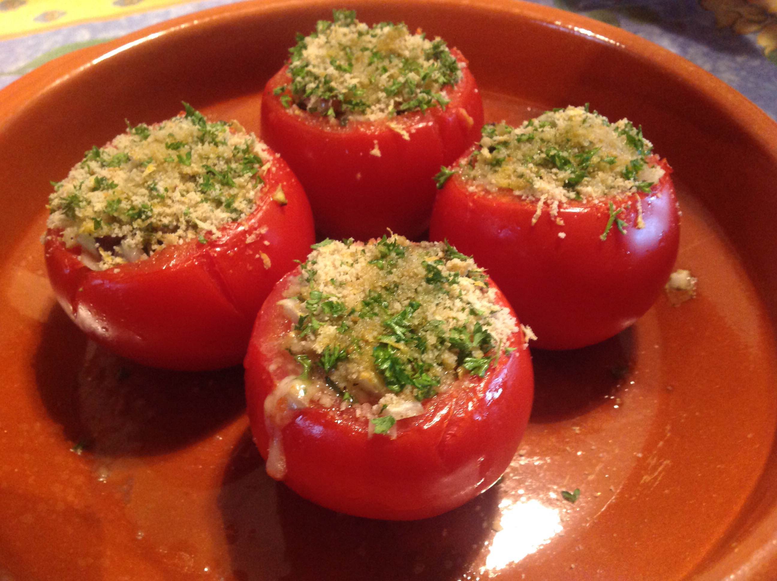 Gevulde tomaten met aubergine en salie