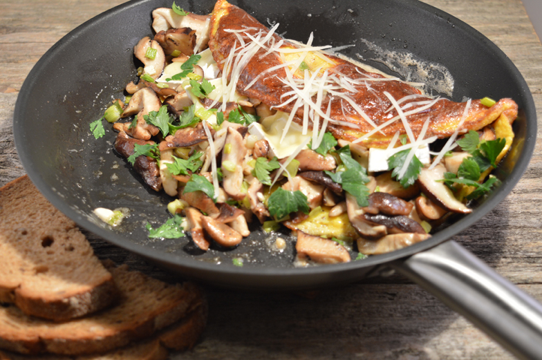 Omelet met paddenstoelen en brie