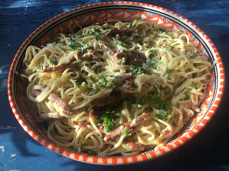 Pasta ¨carbonara” met vega spekjes